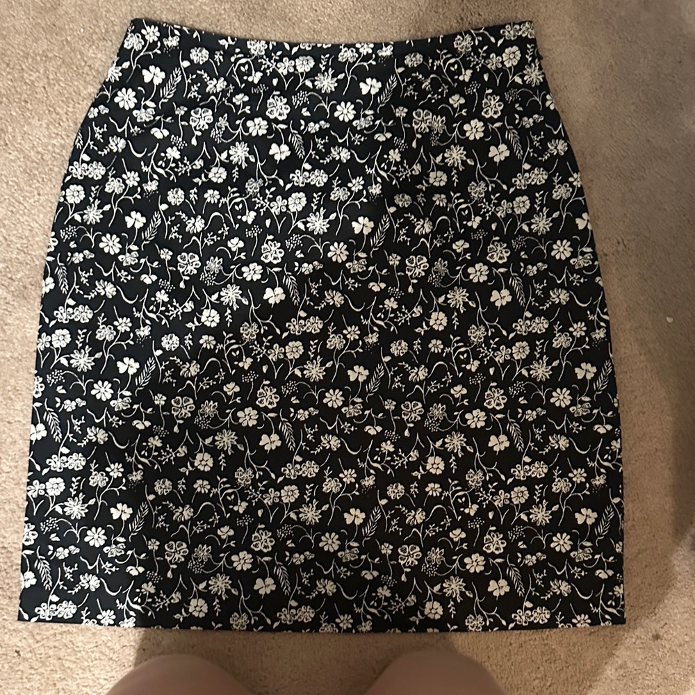 Chic Floral Black and White Pencil Skirt